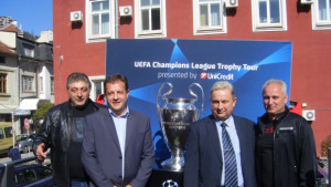 Стотици посрещнаха Купата на Шампионската лига във Велико Търново