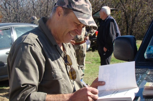 Журналист написа книга за историята на лова в Северозапада