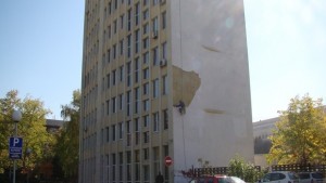 Рухна част от фасадата на общината в Димитровград