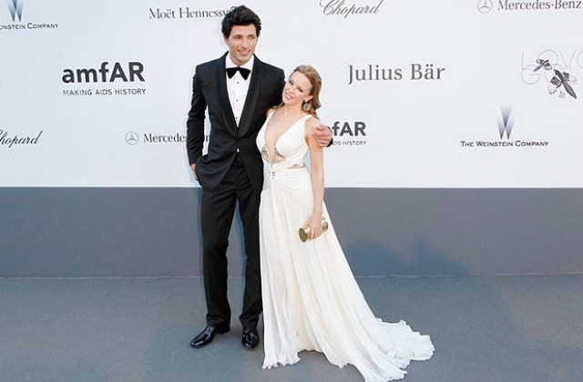 Кайли Миноуг решена да се бори за връзката си