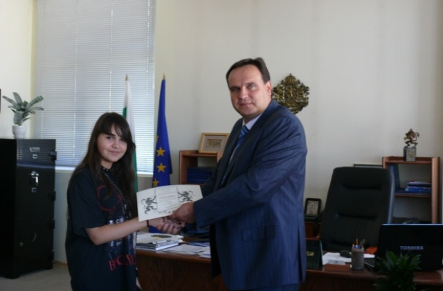 Областният управител  и неговите заместници с колеги от две габровски гимназии