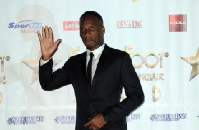 Дрогба ще играе още четири години