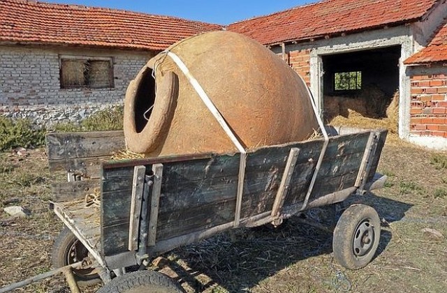 Антична делва и незаконно оръжие откриха полицаи в село Асеновец