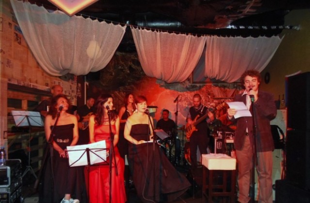 Камен Донев събра над 12 хил. лева за Пловдивския театър