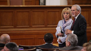 Парламентарните групи нарушиха дружно правилника на НС