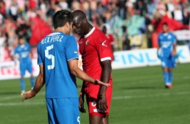 В Левски обмислят смяна на централните бранители, Туре пак не тренира