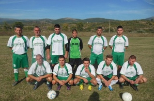 Изненадващи резултати в мачовете по селата, първи точки за Багренци