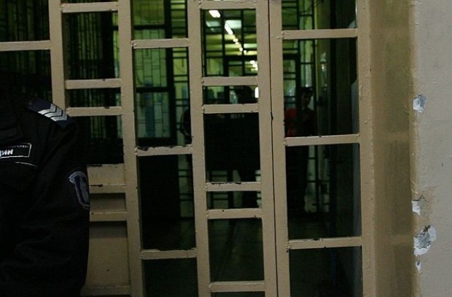 Охранители на затворите готвят протести