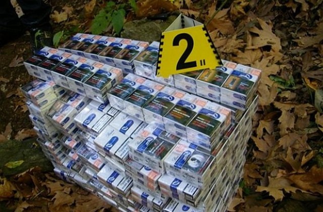 Задържаха двама мъже с 19760 къса контрабандни цигари