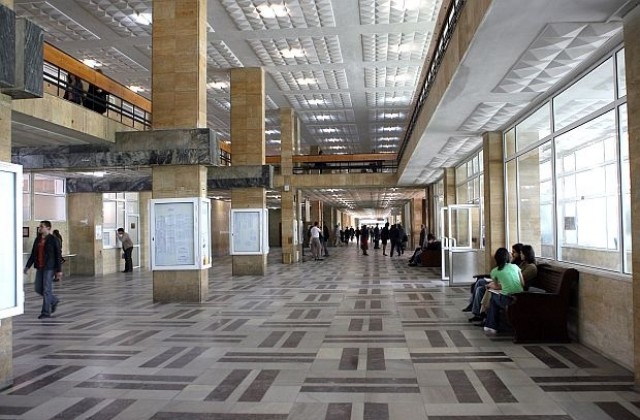 Затвориха учебен корпус в УНСС заради авария