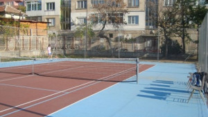 Мултифункционална площадка в СОУ Кузман Шапкарев