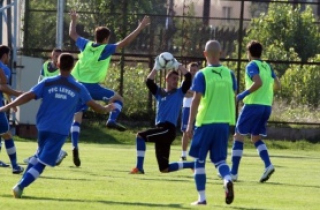 Левски тренира на официалния терен, национал се завърна в отбора