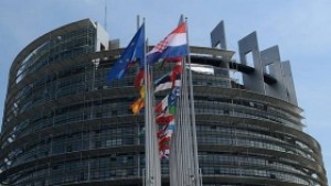 EП призова за спиране на споразумението за банковите данни между