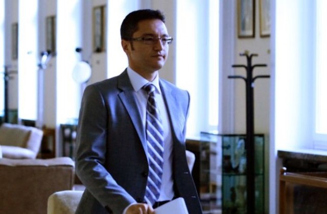 Трябва по-сериозен контрол по границата ни с Турция, заяви Вигенин