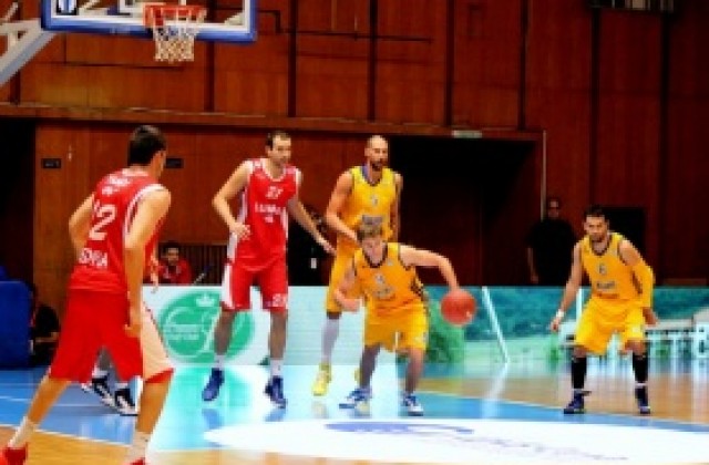 СНИМКИ: Лукойл изпусна златен шанс срещу Химки, регистрира втора загуба