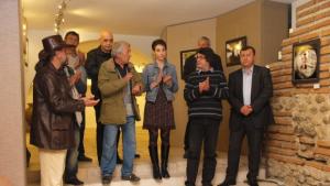 Откриха фотоизложба Ани 10 фотографа снимат един модел