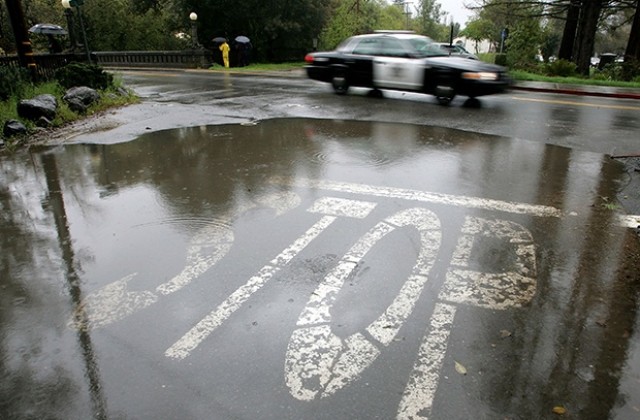 Две руси деца, отнети в Ирландия от родителите им роми, бяха върнати след ДНК тестове