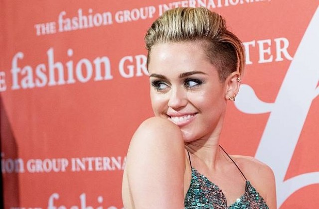 СНИМКИ: Майли Сайръс блесна със стил