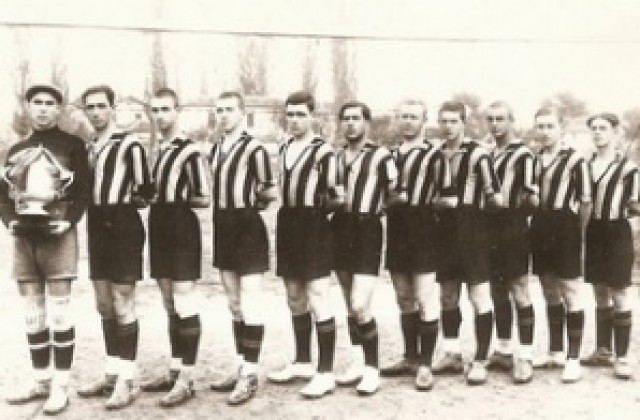 Пускат пощенска мaрка за юбилея на футболен клуб „Ботев“