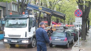 Общински паркинги и синя зона ще заработва по милион и