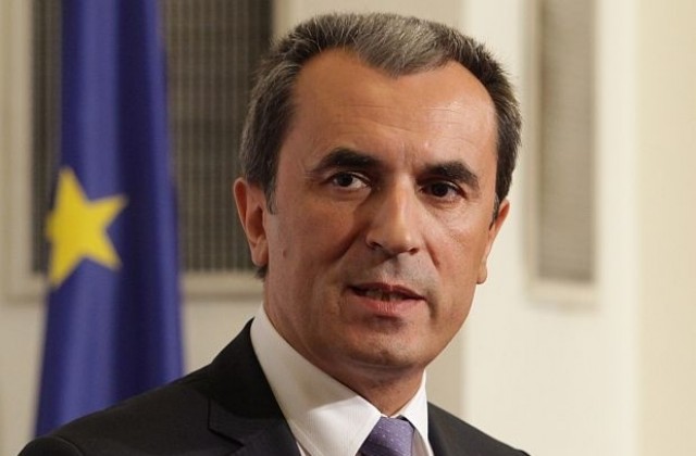 Орешарски се обяви за преразглеждане на мораториума за земята