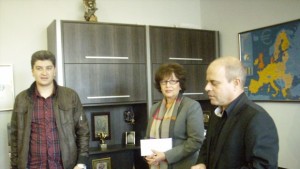 Семейството на четиризнаците получи ключовете за общинско жилище