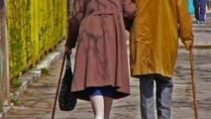 Полицаи и социални служители откриха незаконен старчески дом