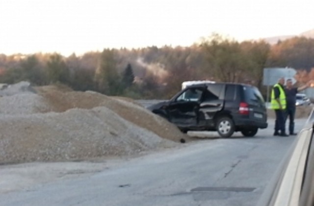 Сблъсък край Поповци, трима пострадали