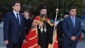 Икона на Св Петка и митрополит Николай посреща Димитровград
