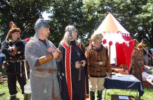 Клубове за исторически възстановки на събор в Плиска