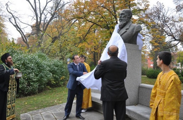 Възстановиха бюст-паметник на Найчо Цанов