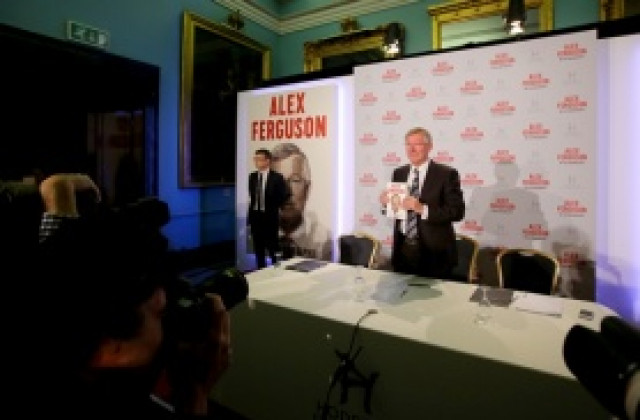 Оуен пръв защити сър Алекс: Цял свят чакаше тази книга