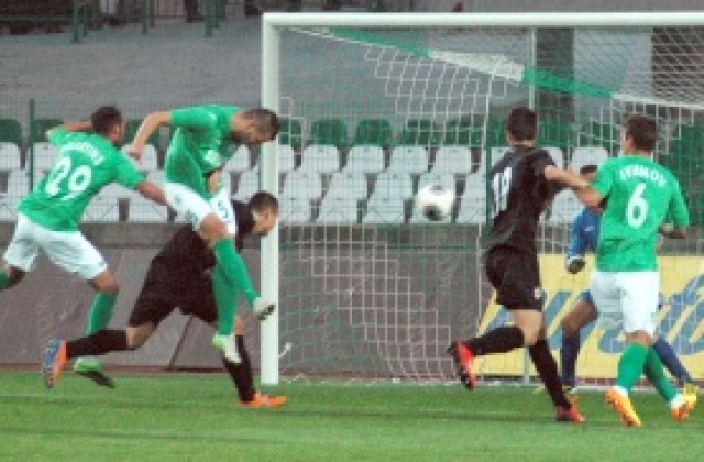 СНИМКИ: Берое се изравни с Левски, след като удари Славия при дебюта на Радуканов