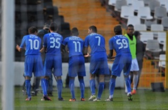 Левски излиза със специални фланелки, „сините“ чакат подкрепа от трибуните