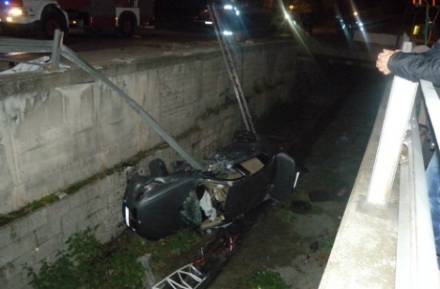 Кола падна в река Поройна в Шумен, шофьорът загина на място