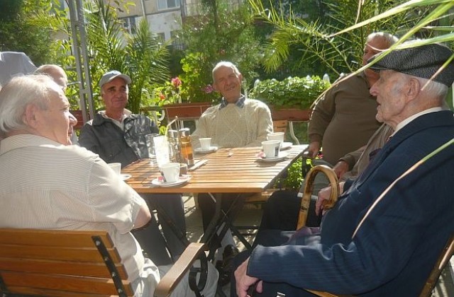 Социални услуги, вместо раздаване на помощи