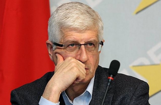 Румен Овчаров обвини правителството в популизъм