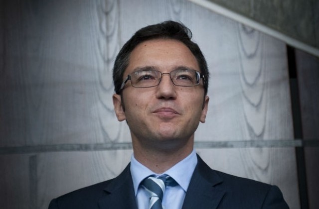 Имиграционният натиск придобива застрашителни размери, смята Вигенин