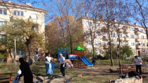 За празника на Бобов дол младежи от ПП ГЕРБ освежиха