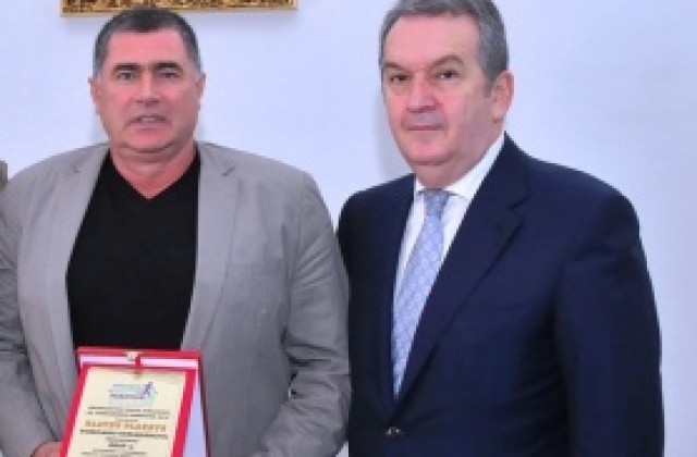 Златен плакет за Добромир Карамаринов в Подгорица