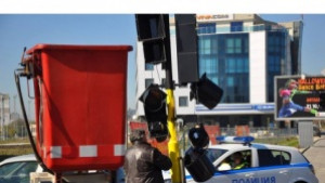 Катастрофа отнесе светофар във Варна предизвика тапа