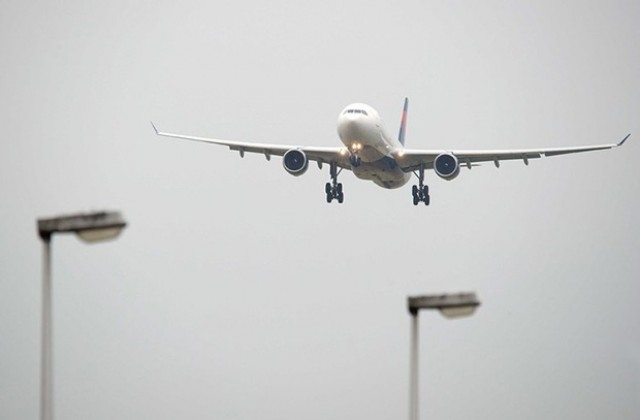 Летище Схипхол в Амстердам отменя полети заради ураган