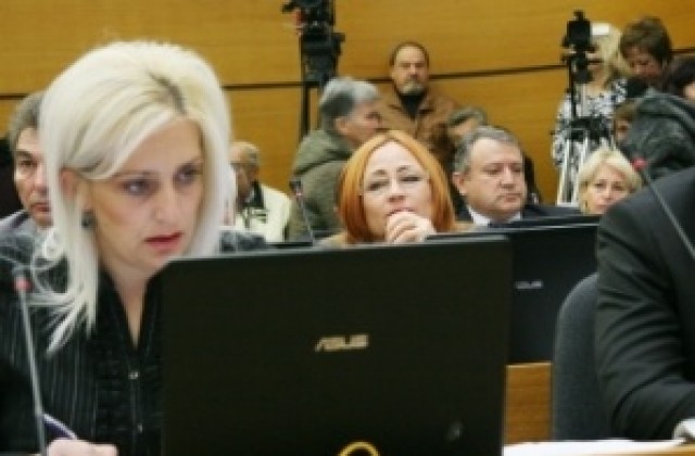 Правната комисия: В ОбС минават незаконосъобразни решения