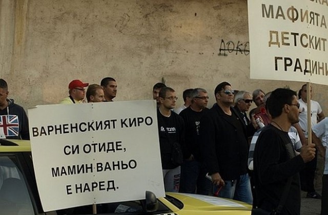 Над 200 таксита и линейки блокираха хотела на кмета в Пловдив в знак на протест