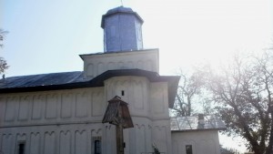 Русенски свещеник служи на Димитровден в Румъния