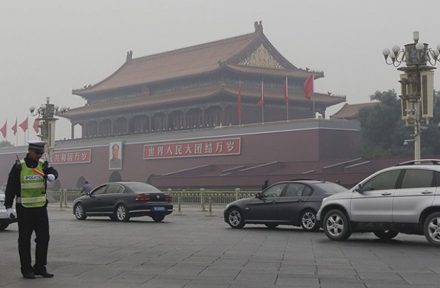 Пет жертви при инцидент с джип на площад Тянанмън