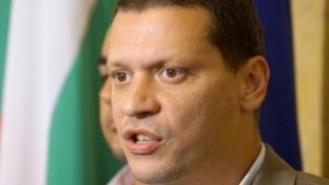 Депутатът Илиян Тодоров със справка кой как е гласувал за