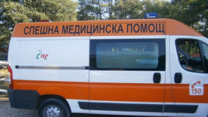 Мъж загина затиснат от трактор