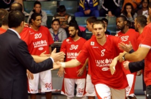 Лек вирус на Ники Колев е единственият проблем в Лукойл преди гостуването в Турция