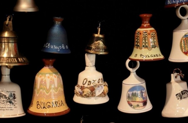 Подреждат изложба Камбаните по повод Деня на будителите